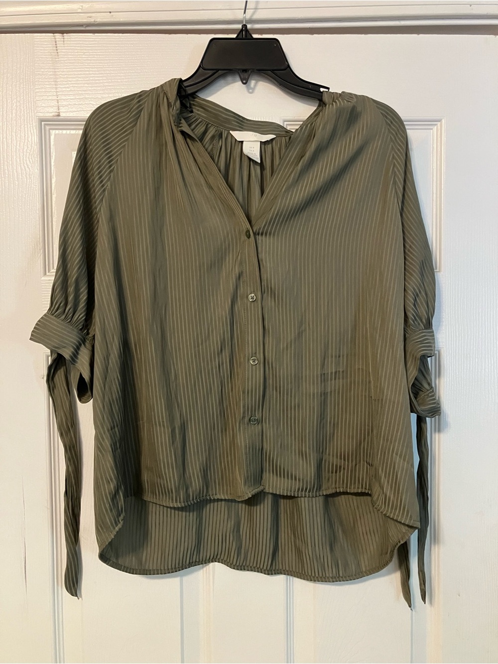 H&M Button Front Blouse Tie Sleeves Silky Feel Sage Green Stripes Womens Size 8